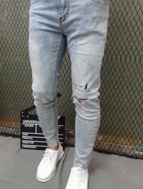 Quần jean dài nam màu xanh nhạt thêu chữ