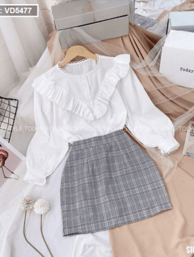 Set áo peplum trắng viền bèo kết hợp quần váy caro