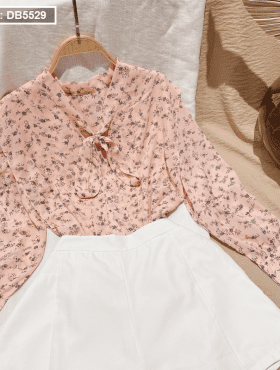 Set áo hoa màu hồng cột nơ ngực kết hợp short trắng