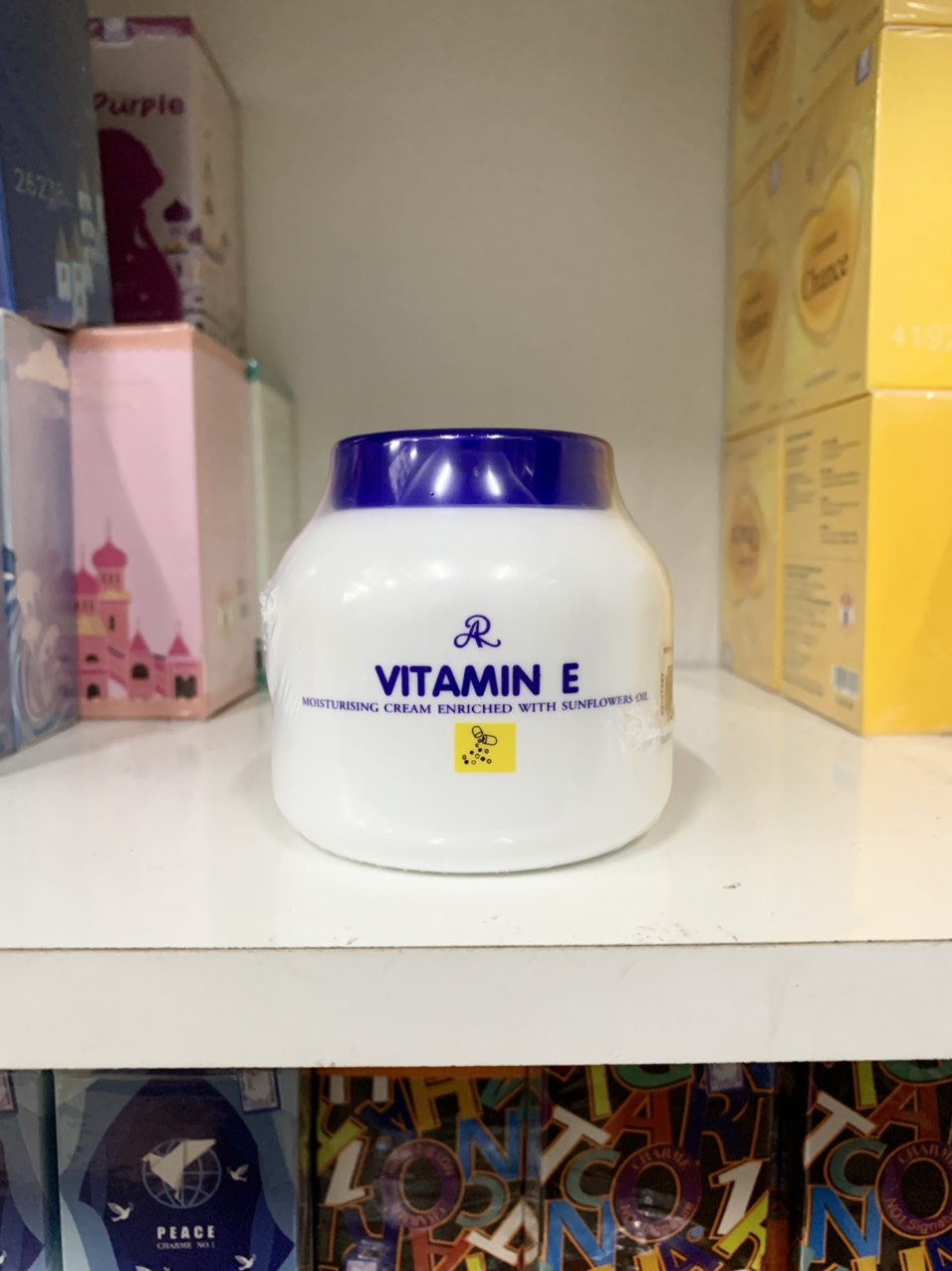 Kem dưỡng ẩm Vitamin E AR 200g Thái Lan