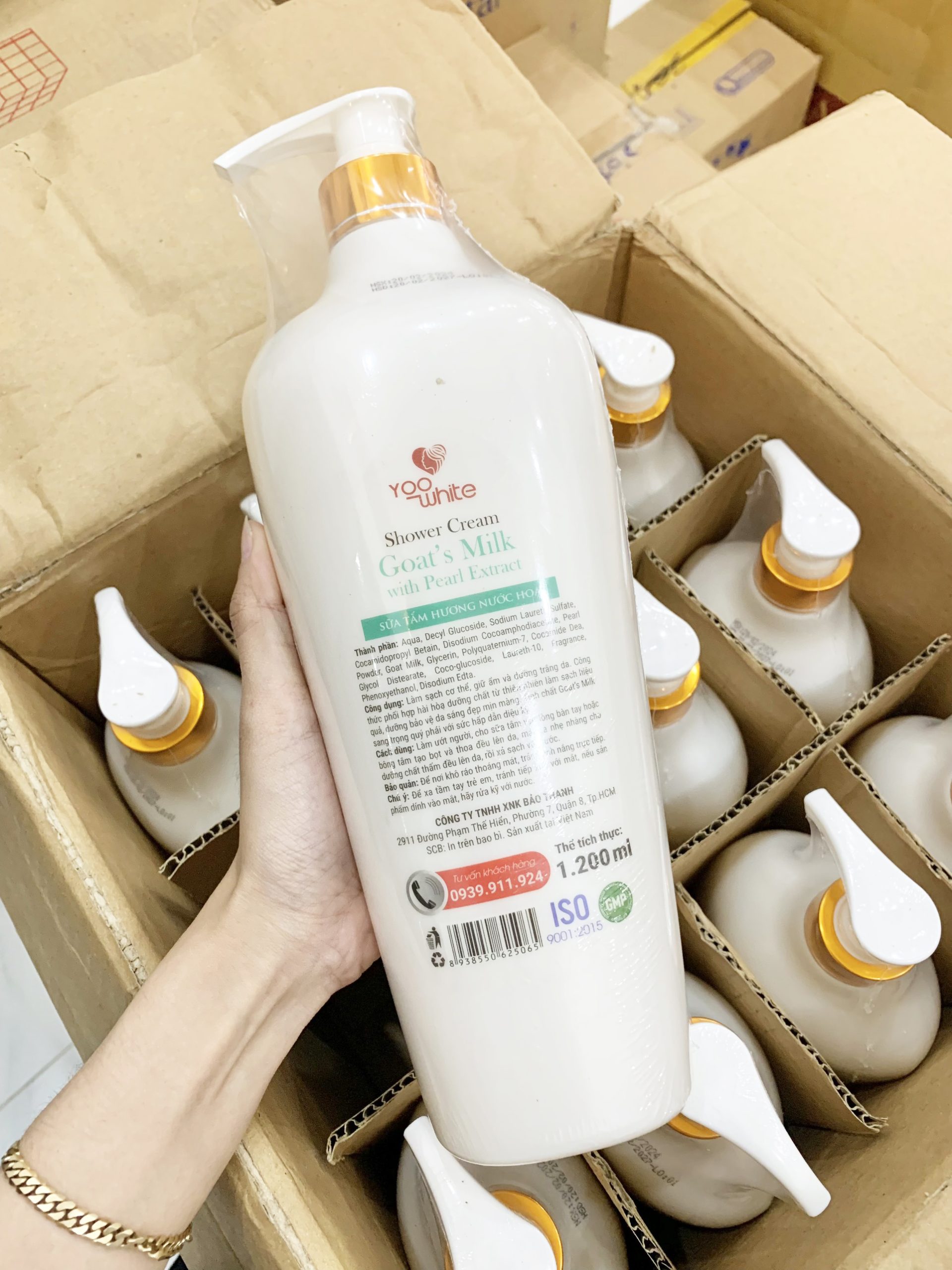 Sữa Tắm Nước Hoa Yoo White Hương Sữa Dê Và Ngọc Trai 1200ml