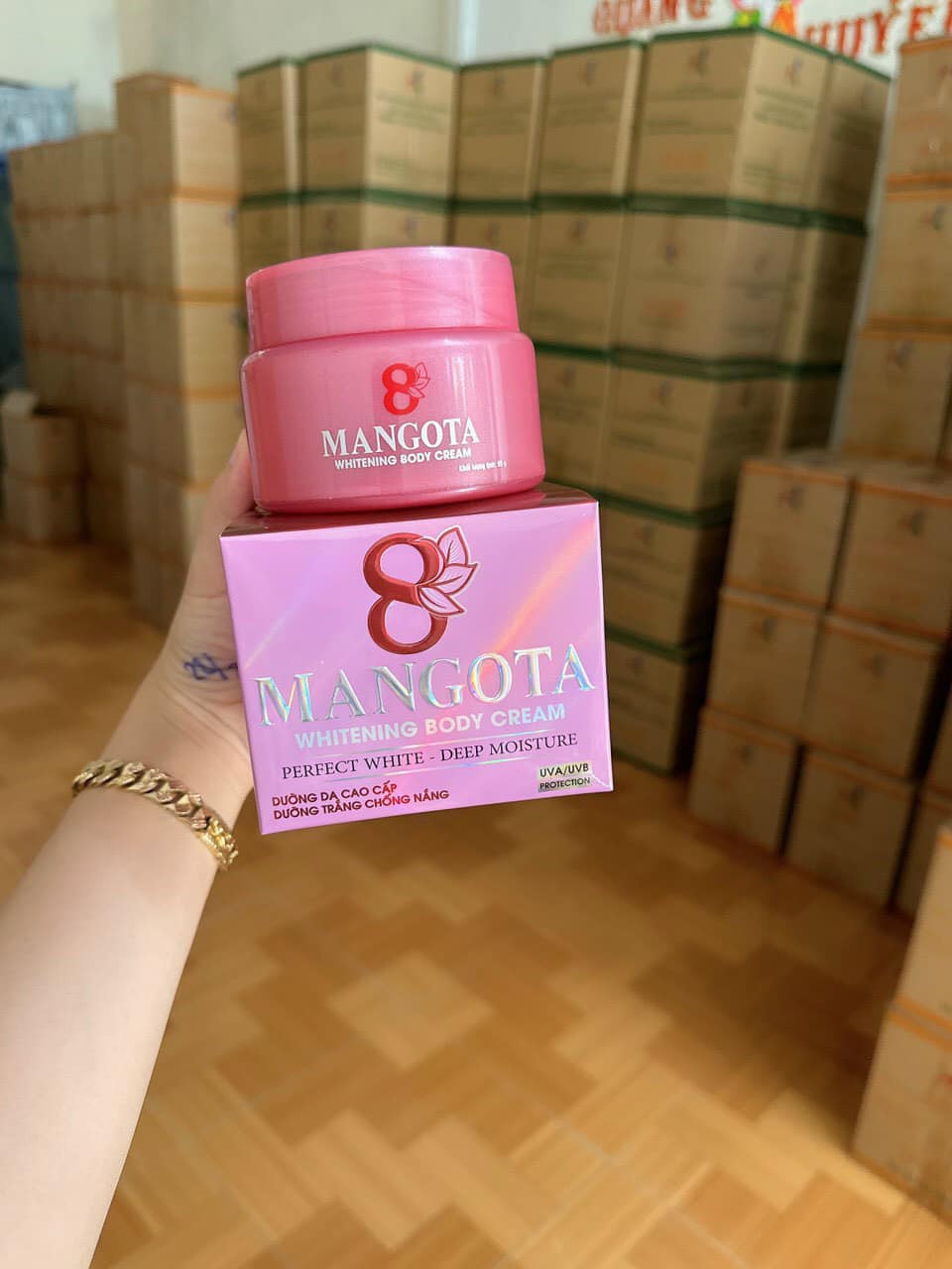 Kem Body Mangota 8 Whitening Body Cream