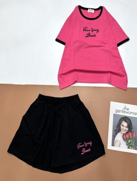 Đồ bộ thun nữ quần đùi cùng màu viền áo thêu chữ dirrest - DBO4592