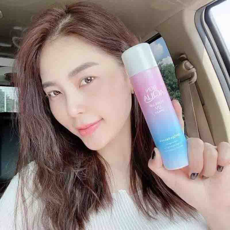 Xịt Chống Nắng Sunplay Skin Aqua Tone Up UV Spray SPF50+ PA++++ 70g