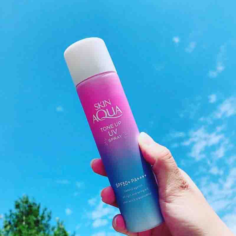 Xịt Chống Nắng Sunplay Skin Aqua Tone Up UV Spray SPF50+ PA++++ 70g