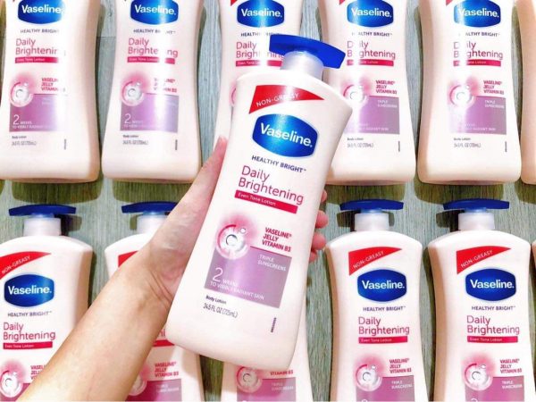 Sữa dưỡng thể trắng da Vaseline Healthy White Uv Lightening 725ml