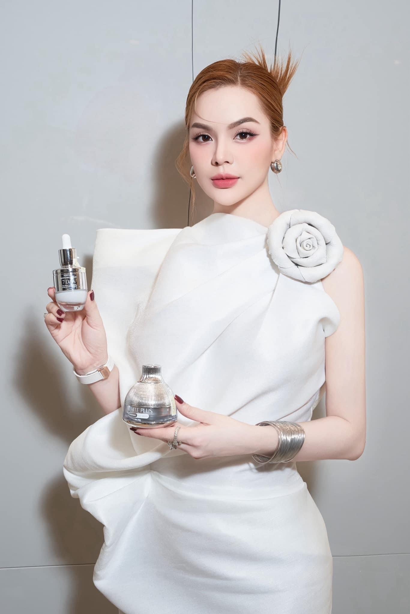 Combo Kem Face Lười Thượng Hạng và Serum Huyết Thanh 7Days Queenie Skin