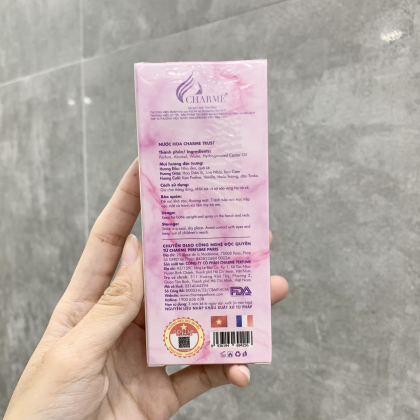 Nước hoa Charme Trust 10ml là mùi hương cực kỳ ngọt ngào dành cho cô nàng theo đuổi phong cách quyến rũ và gợi cảm