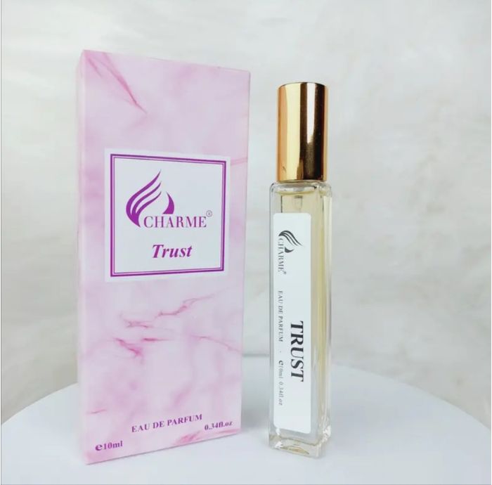 Nước hoa Charme Trust 10ml là mùi hương cực kỳ ngọt ngào dành cho cô nàng theo đuổi phong cách quyến rũ và gợi cảm