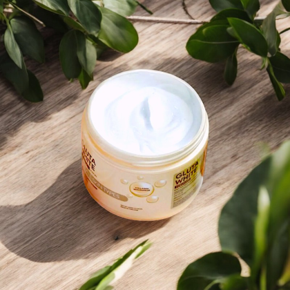 Kem Ủ Trắng Gluta White Thái Lan 600gr là sản phẩm chăm sóc da cao cấp, giúp làm trắng và dưỡng ẩm sâu cho làn da