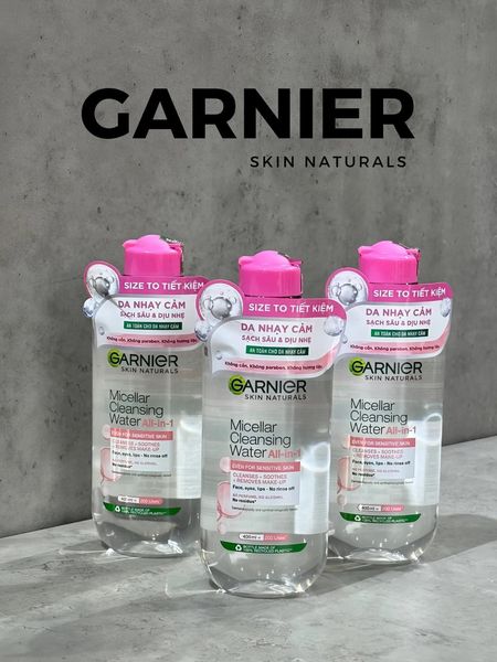 Nước tẩy trang Garnier Micellar Cleansing Water màu hồng