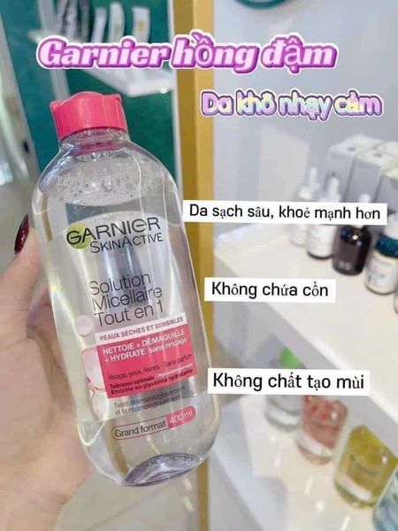 Nước tẩy trang Garnier Micellar Cleansing Water màu hồng