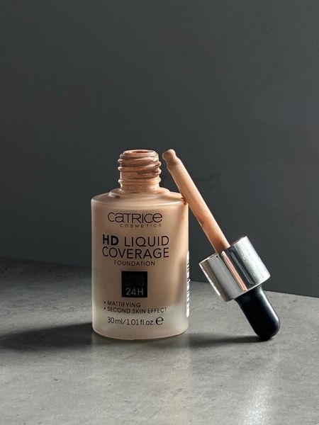 Kem Nền Kiềm Dầu Che Phủ Tự Nhiên Catrice HD Liquid Coverage Foundation