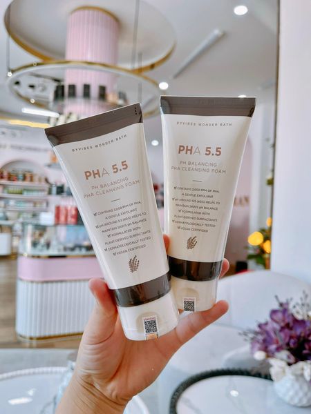 Sữa rửa mặt Byvibes Wonder Bath PH Balancing PHA 5.5 Cleansing Foam