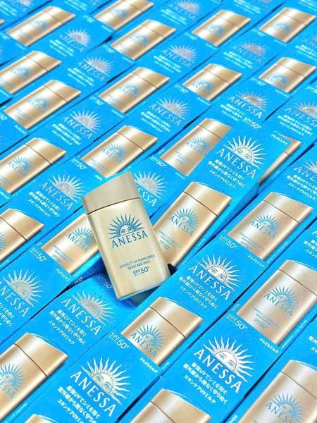 Công dụng của Sữa chống nắng dưỡng da kiềm dầu Anessa Perfect UV Sunscreen Skincare Milk SPF50+ PA++++