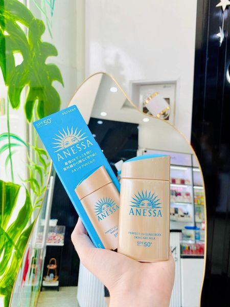 Công dụng của Sữa chống nắng dưỡng da kiềm dầu Anessa Perfect UV Sunscreen Skincare Milk SPF50+ PA++++