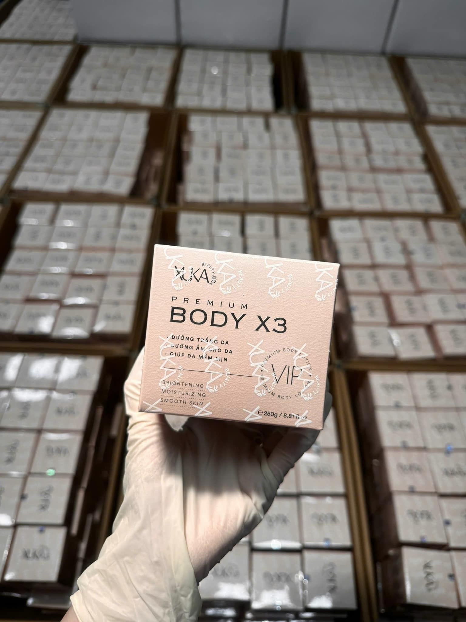 Kem dưỡng trắng da Body Xuka Beauty Premium X3 là một sản phẩm chăm sóc da toàn thân được biết đến với tác dụng dưỡng trắng và nuôi dưỡng da