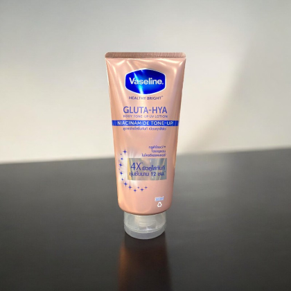 Sữa Dưỡng Thể Vaseline 4X Healthy Bright Gluta-Hya Body Niacinamide Tone-Up Lotion 300ml