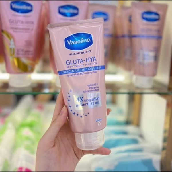 Dưỡng thể trắng Da Vaseline Gluta-Hya Niacinamide Tone-Up