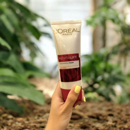 Sữa Rửa Mặt L’Oreal Revitalift Milky Cleansing Foam 100Ml