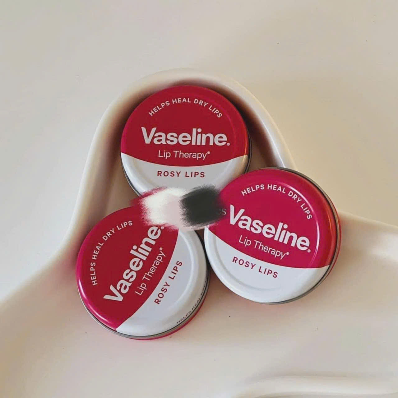 Dưỡng môi Vaseline lip Therapy bản hộp thiếc