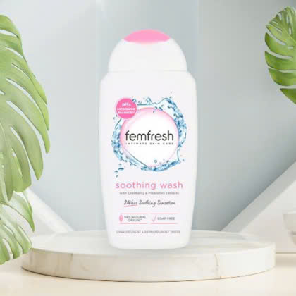 Dung dịch vệ sinh phụ nữ Femfresh Soothing Wash làm sạch, khử mùi hôi, làm thơm vùng kín 250ml