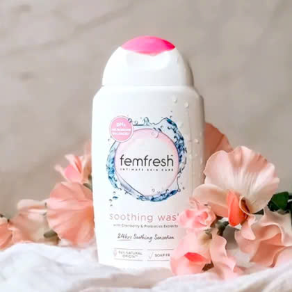 Dung dịch vệ sinh phụ nữ Femfresh Soothing Wash làm sạch, khử mùi hôi, làm thơm vùng kín 250ml