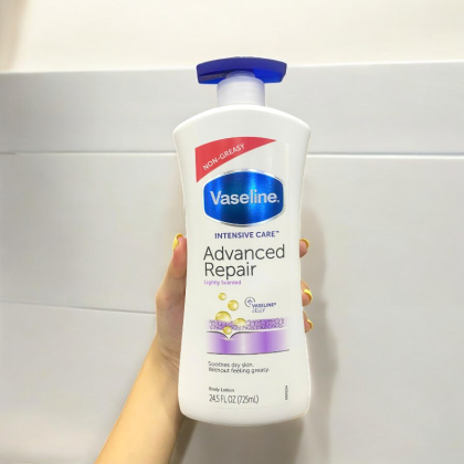 Sữa vaseline dưỡng thể trắng da Advanced Repair 725ml