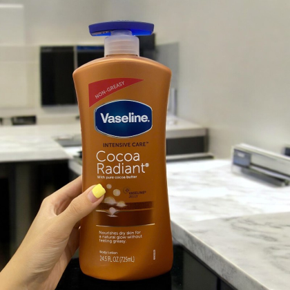 Sữa dưỡng thể Vaseline Intensive Care Cocoa Radiant 725ml  dưỡng ẩm cho da bị khô ráp