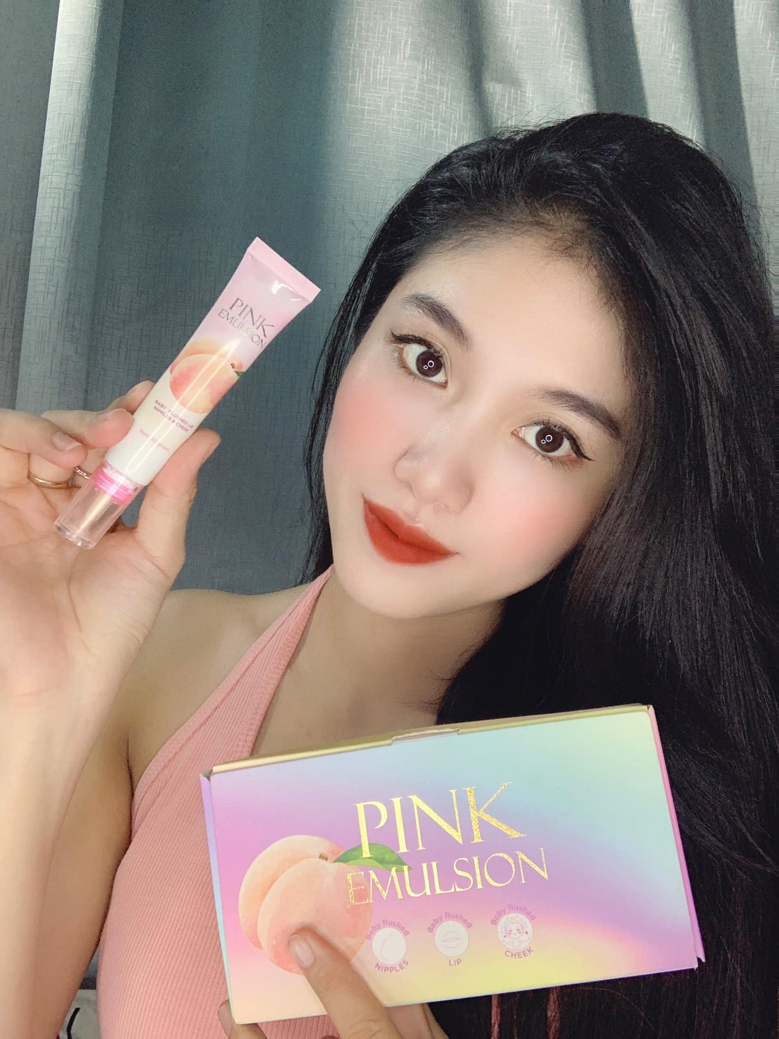 Skin care 2in1 đến từ Pink Emulsion làm hồng môi - má tự nhiên