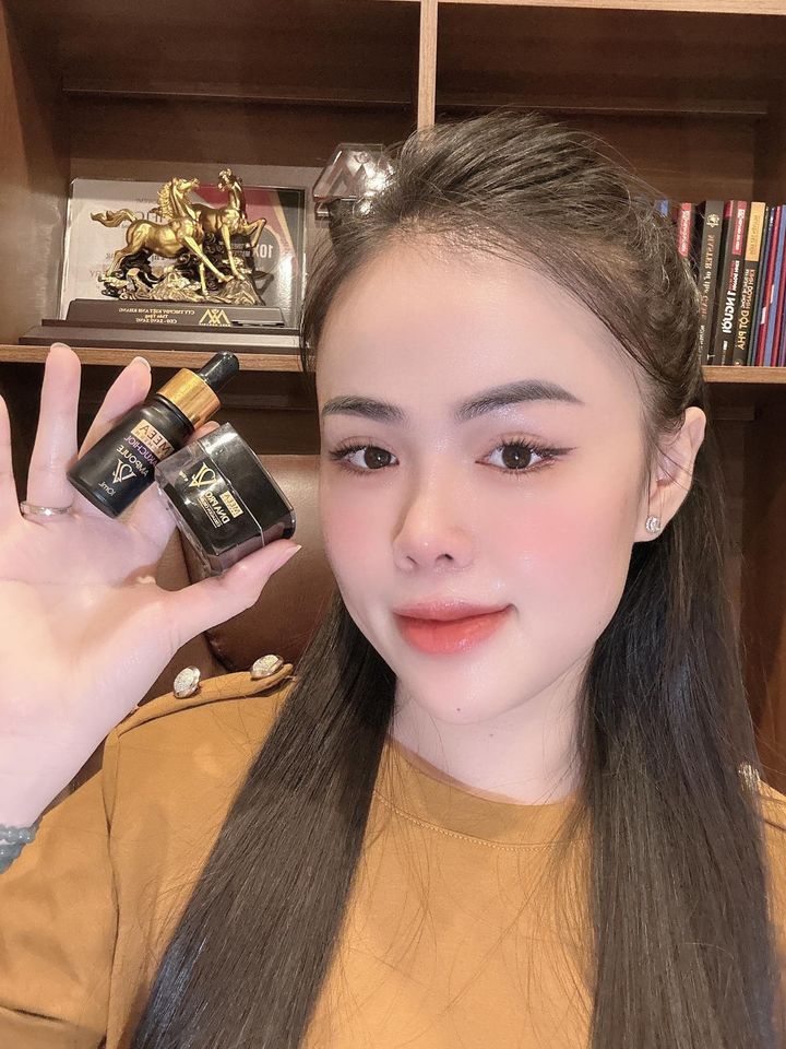 Đi tìm phương pháp dưỡng da ngon bổ rẻ thì va phải cặp đôi Bakuchiol Ampouule và Face Collagen thì sao ạ