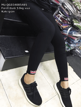 Quần kaki giãn nữ màu đen phối logo